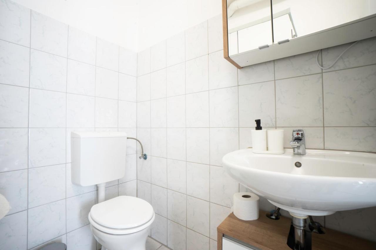 Modern 1-Bedroom Apartment Next To Praterstern Bécs Kültér fotó