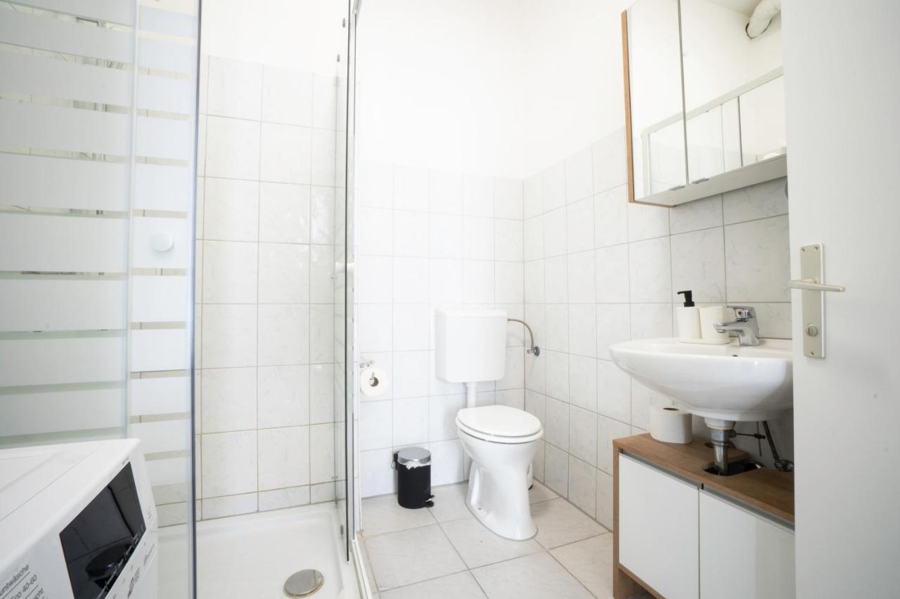 Modern 1-Bedroom Apartment Next To Praterstern Bécs Kültér fotó
